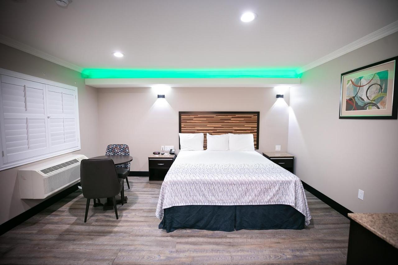 Diamond Bell Inn & Suites Kültér fotó