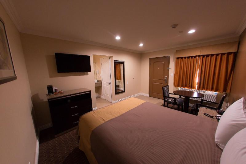 Diamond Bell Inn & Suites Kültér fotó
