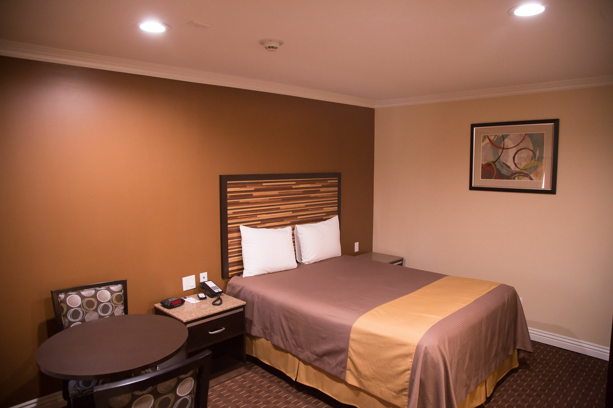 Diamond Bell Inn & Suites Kültér fotó