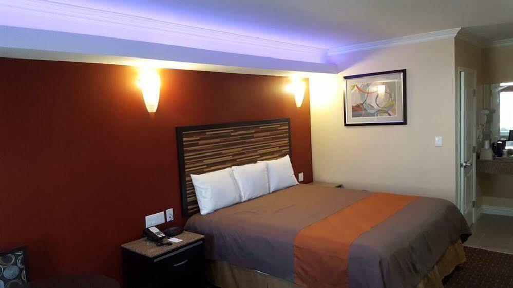 Diamond Bell Inn & Suites Kültér fotó